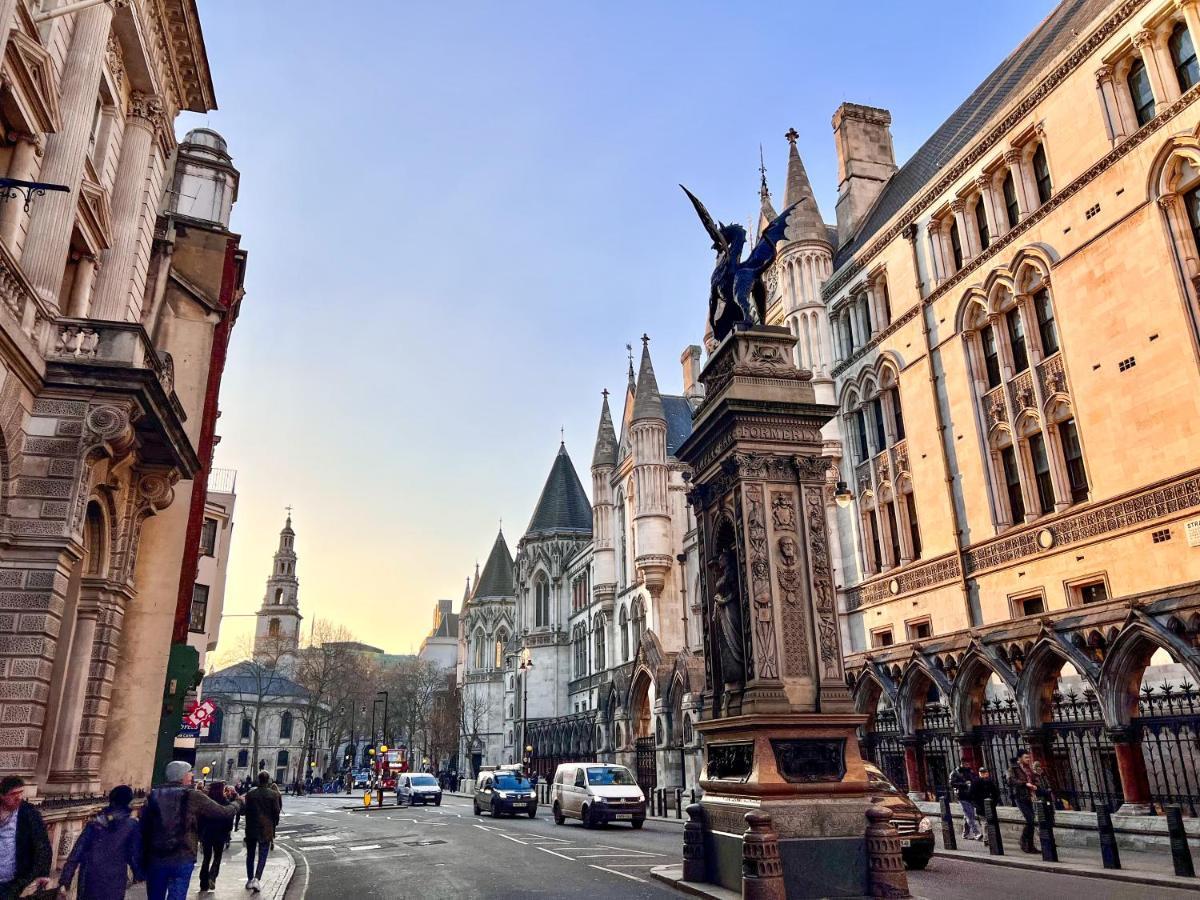 Superior Entire Between St Pauls Cathedral And Covent Garden * London