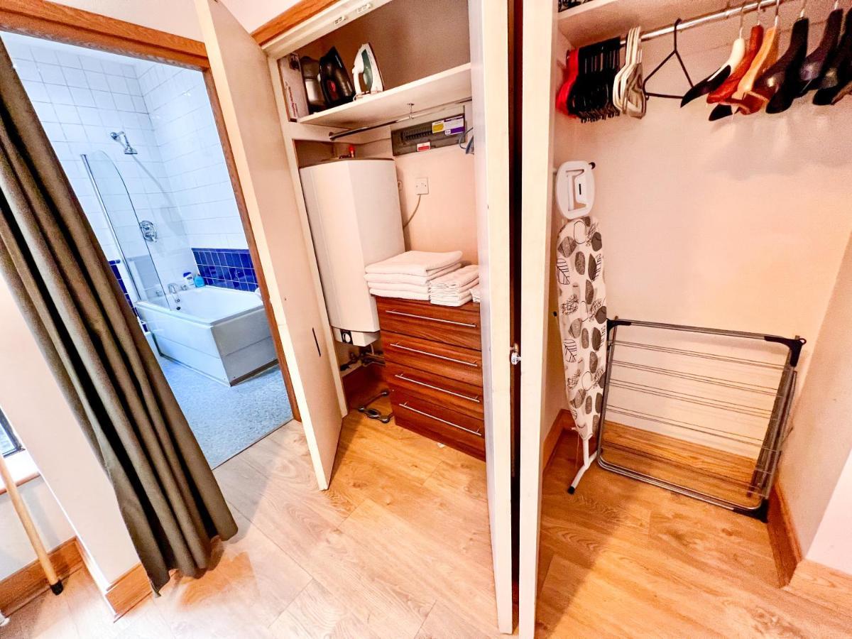 Superior Entire Between St Pauls Cathedral And Covent Garden * London