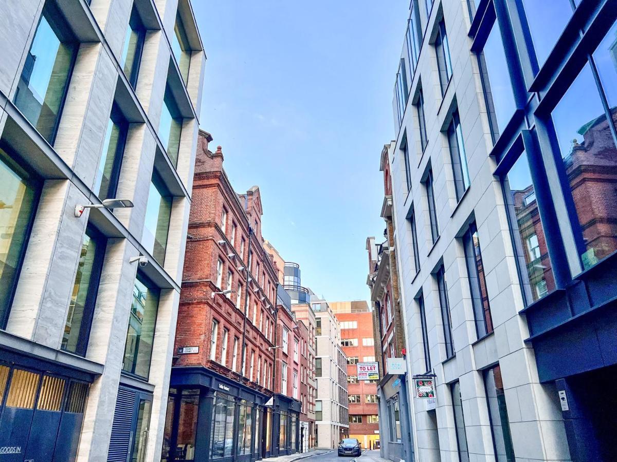 Superior Entire Between St Pauls Cathedral And Covent Garden * London