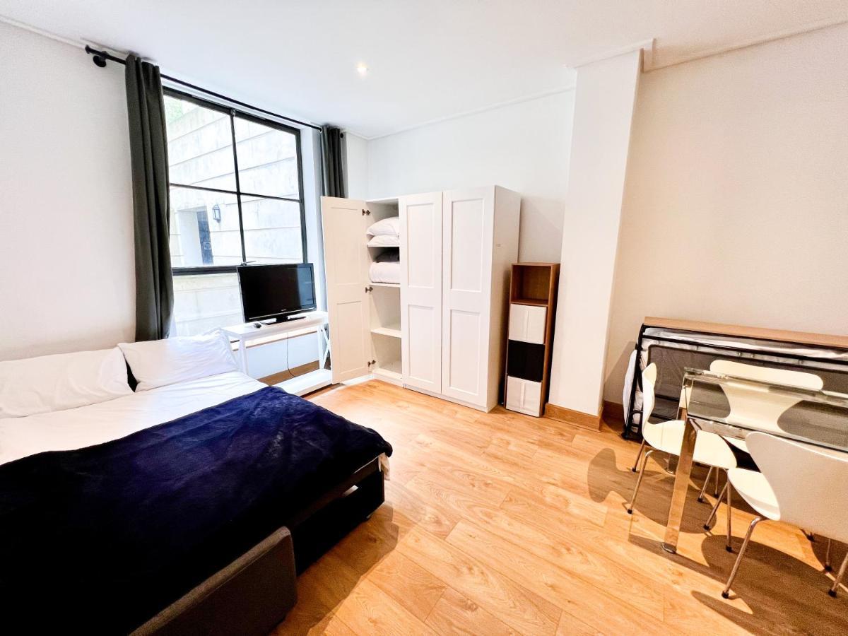 Superior Entire Between St Pauls Cathedral And Covent Garden * London